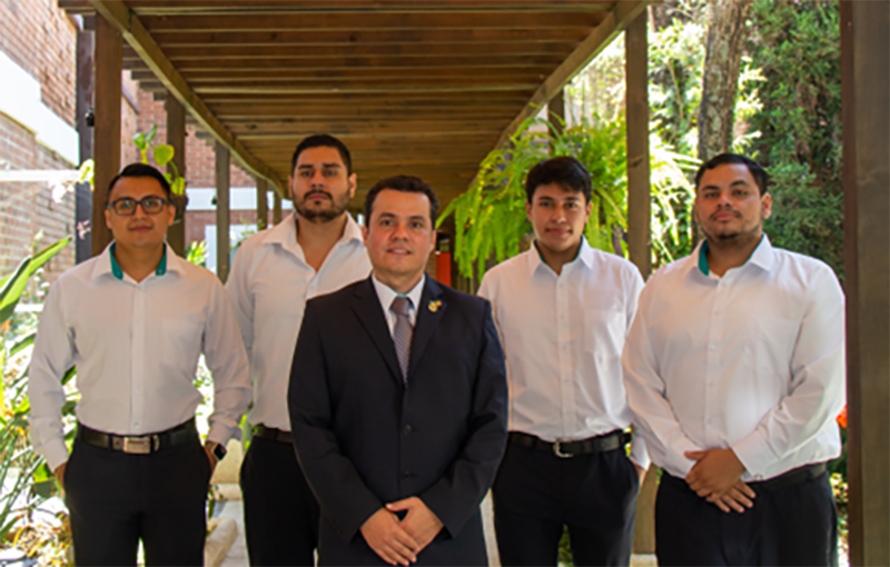 equipo del hospital el-pilar